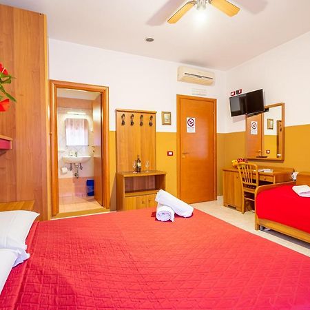 Booking Inn Rome Center Екстер'єр фото