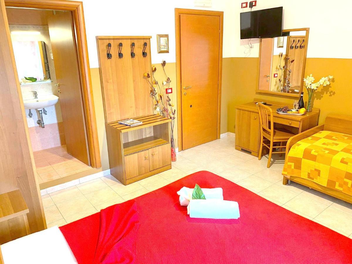 Booking Inn Rome Center Екстер'єр фото