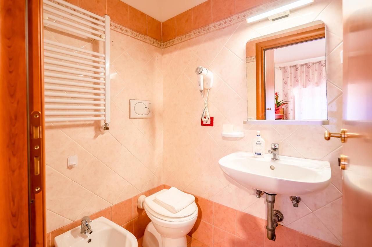 Booking Inn Rome Center Екстер'єр фото
