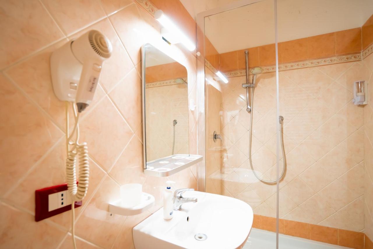 Booking Inn Rome Center Екстер'єр фото