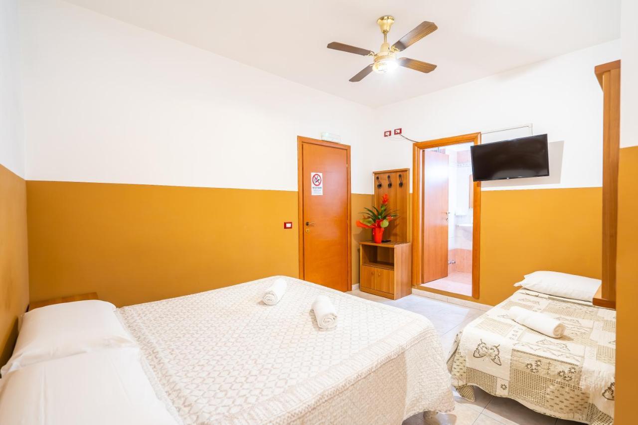 Booking Inn Rome Center Екстер'єр фото